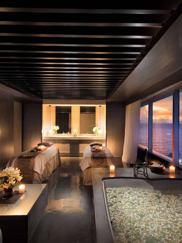 Couples treatment rooms, aromatherapy, hot stone massages