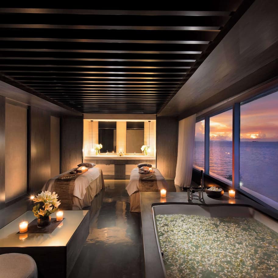 Couples treatment rooms, aromatherapy, hot stone massages