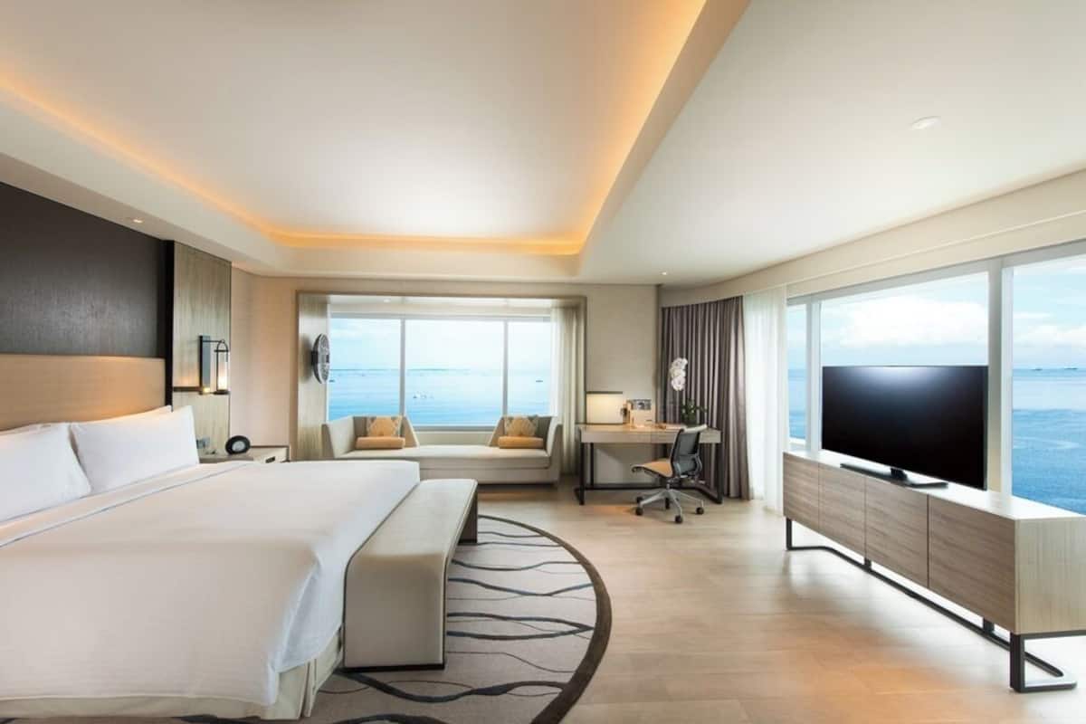 Premium bedding, minibar, in-room safe, free cribs/infant beds