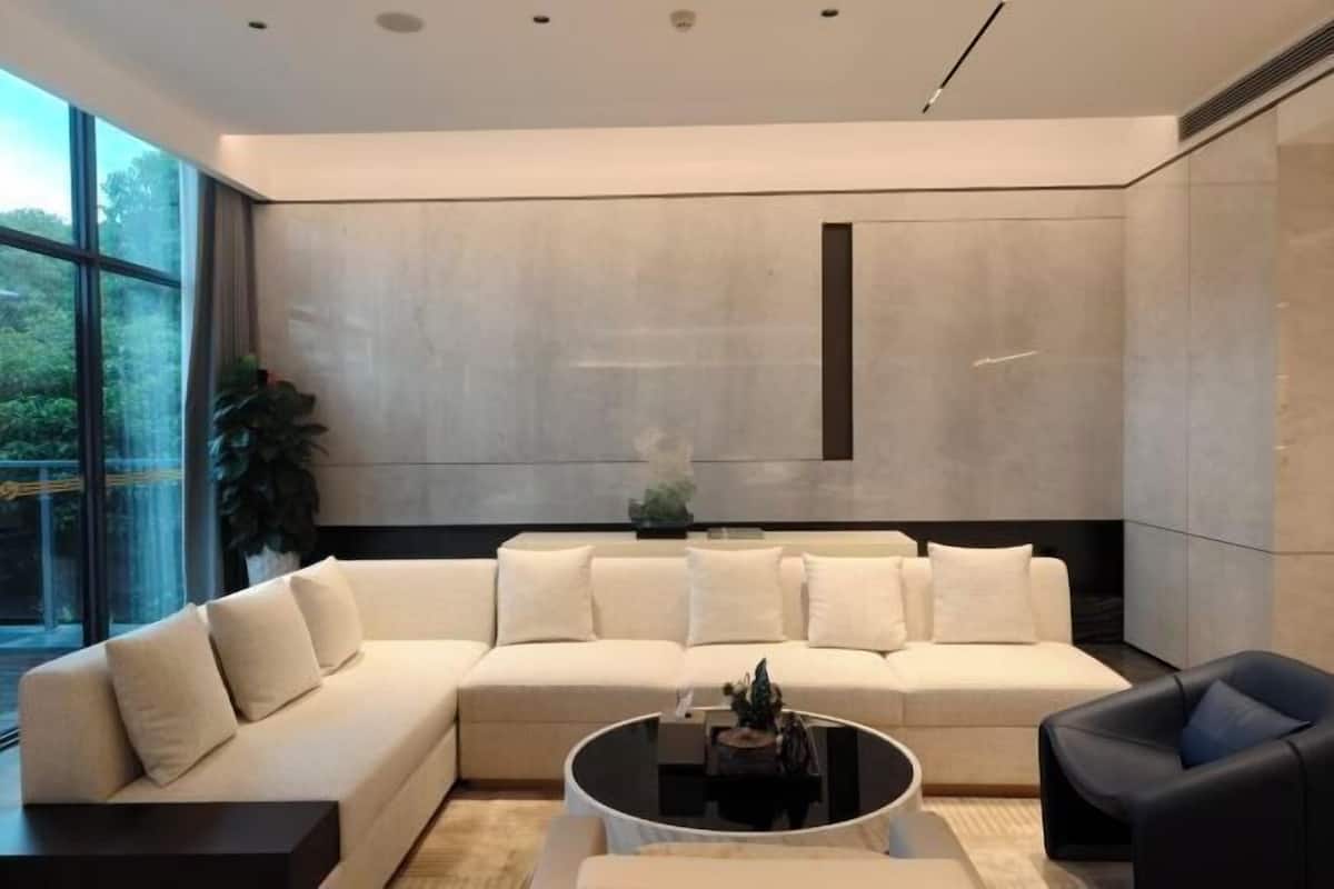 ミニバー、セーフティボックス (室内)、アラーム付き時計