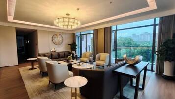 Minibar, in-room safe, alarm clocks