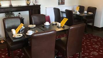 Desayuno completo los fines de semana (GBP 8.00 por persona)