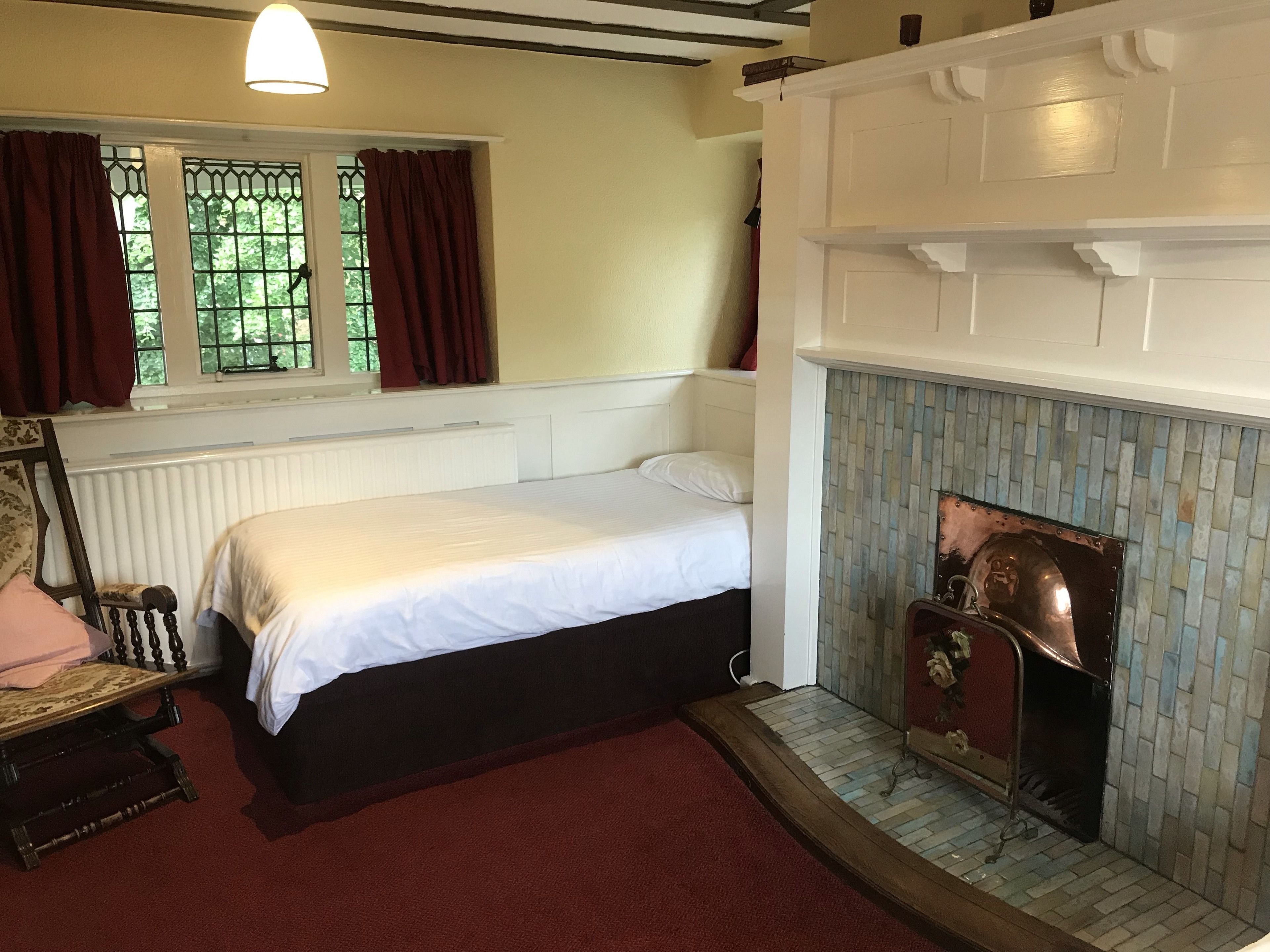 twin room | wifi, bed sheets