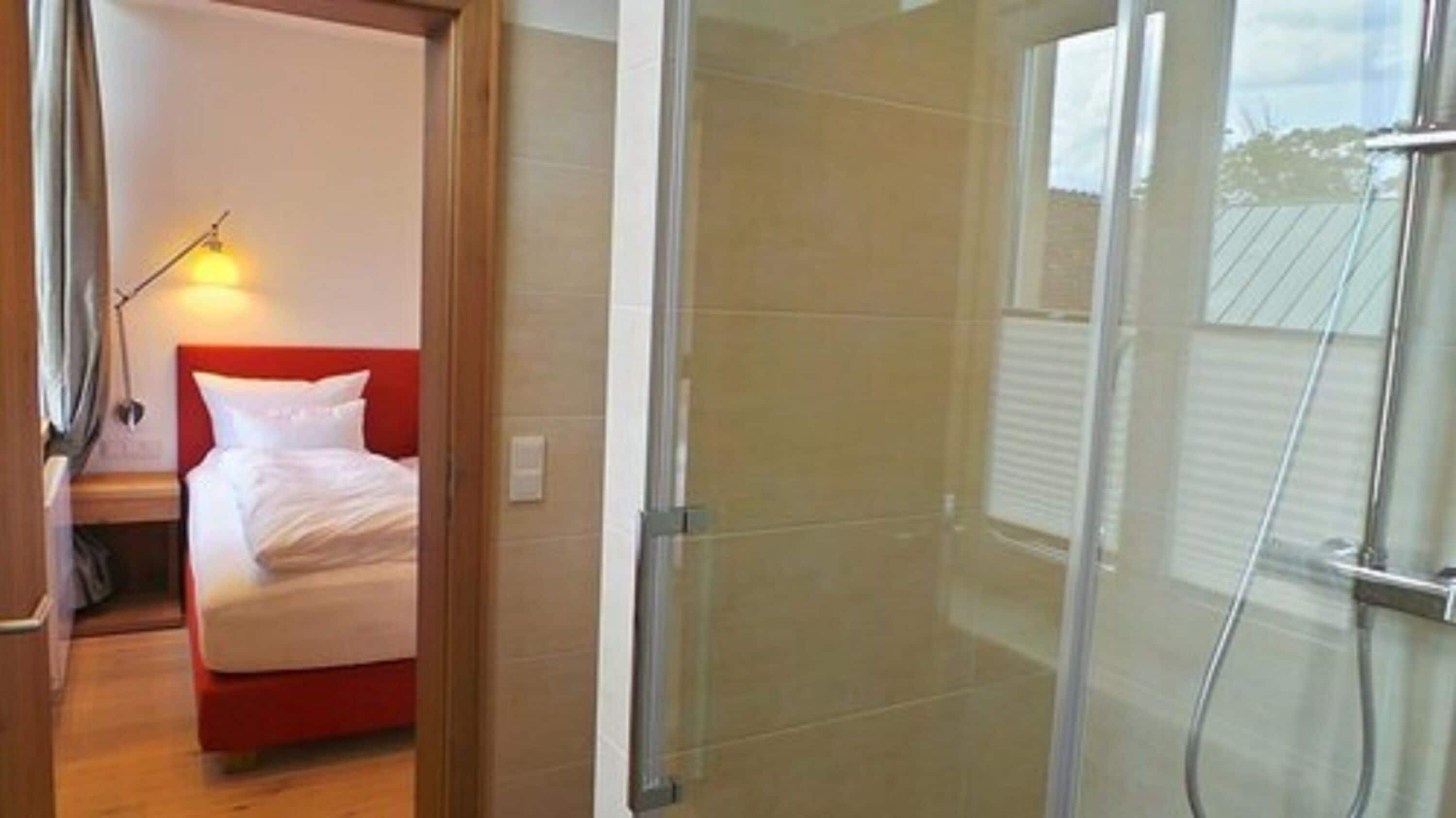 standard room, 1 bedroom, non smoking, private bathroom | bathroom | free toiletries, hair dryer, towels, soap