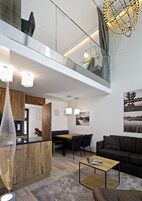 Apartamento de lujo, 1 cama de matrimonio con sofá cama, cocina | Ropa de cama de alta calidad, caja fuerte, escritorio