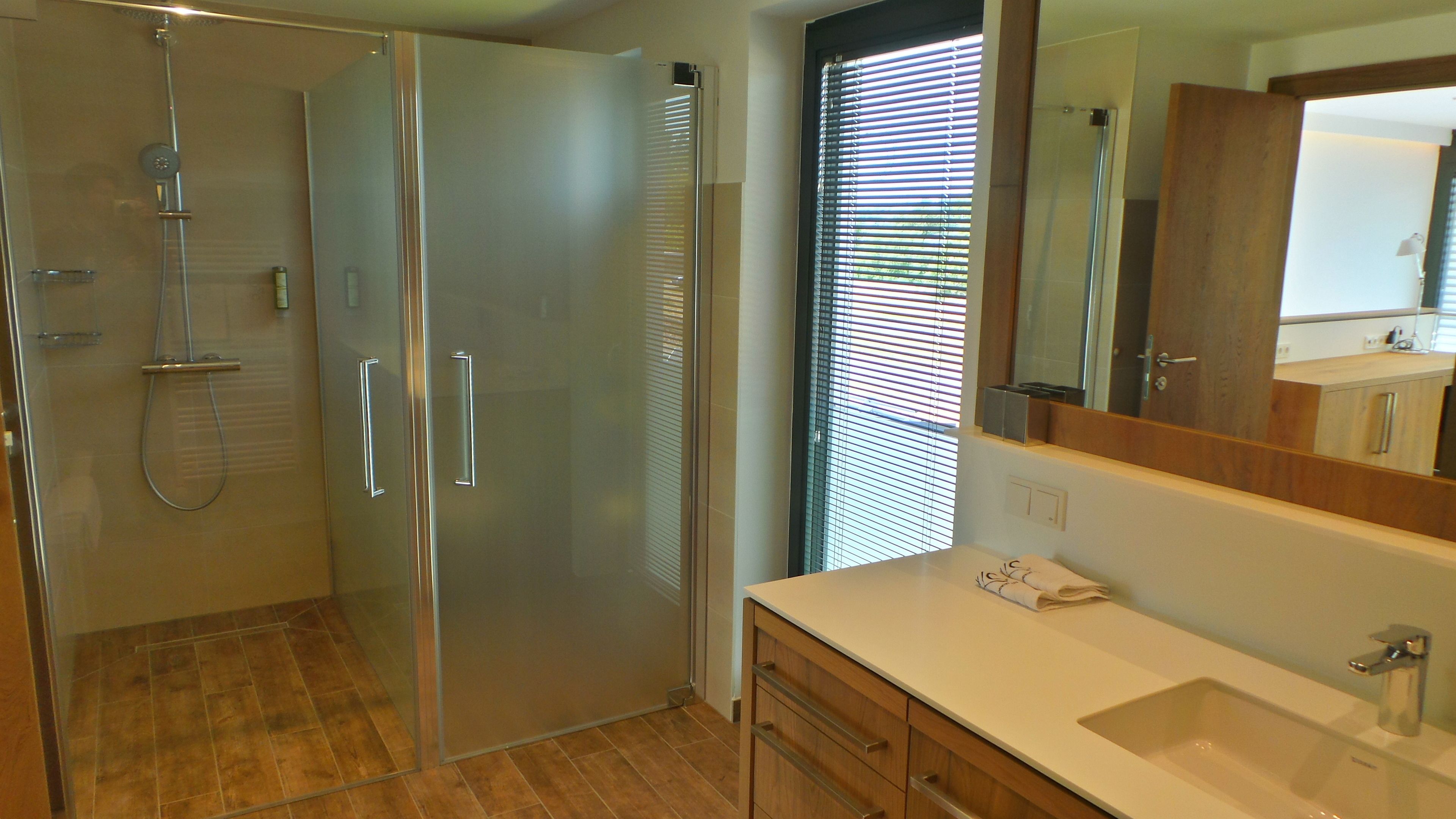 luxury apartment, 1 queen bed with sofa bed, kitchen | bathroom | free toiletries, hair dryer, towels, soap