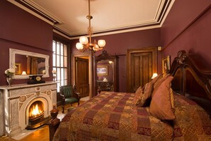 Romantic Room, 1 King Bed | Premium bedding, individually decorated, individually furnished