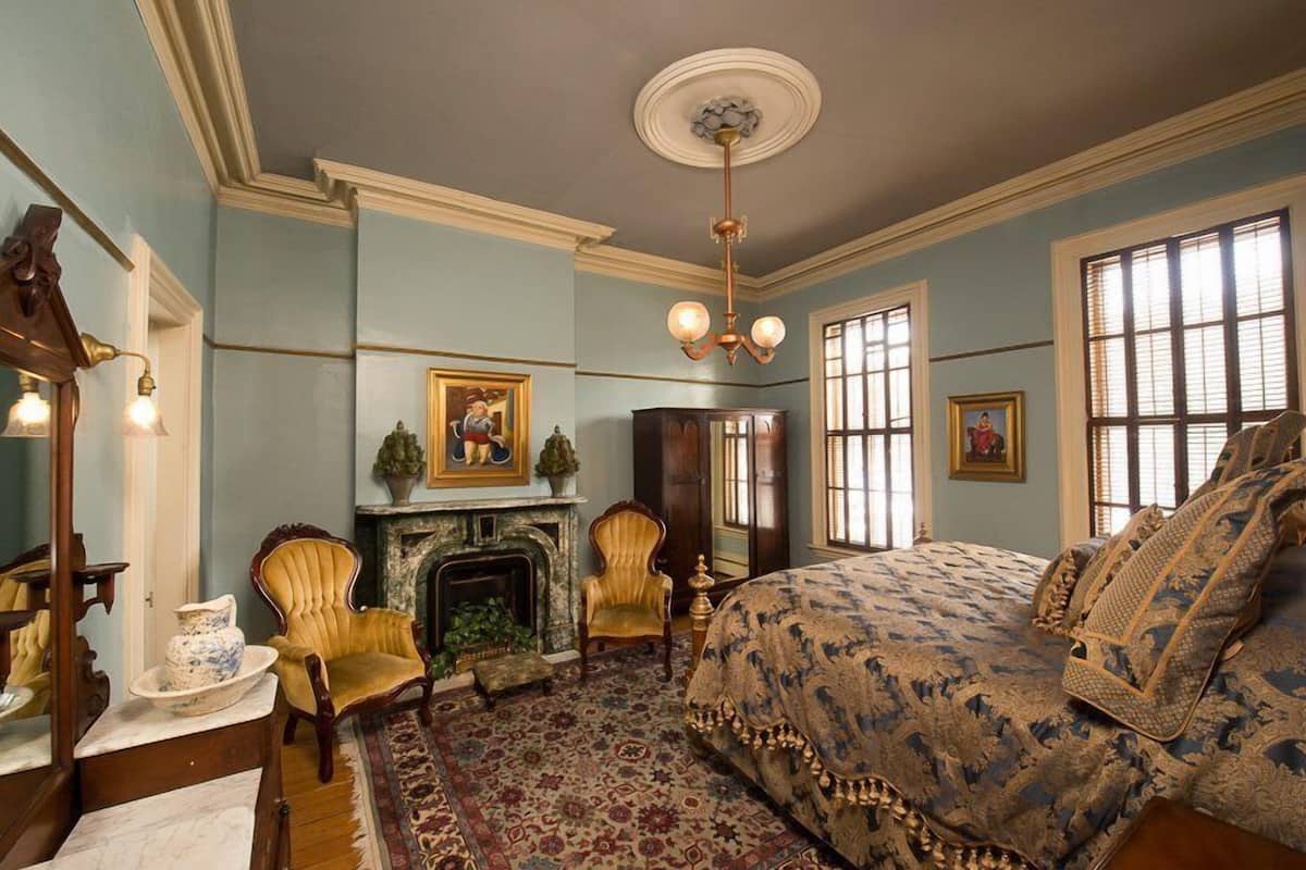 Romantic Room, 1 King Bed | Premium bedding, iron/ironing board, free WiFi, individually decorated