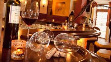 Bar (trong khuôn viên)