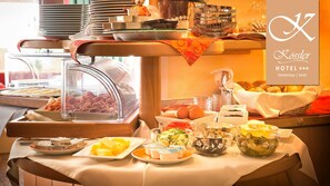 Free daily buffet breakfast - Hotel Kössler (Tux)