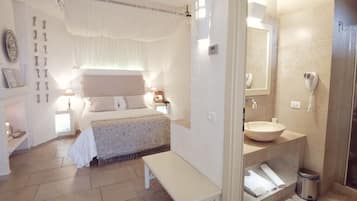 Habitación doble superior, vistas al jardín | 1 dormitorio, ropa de cama de alta calidad, edredones de plumas