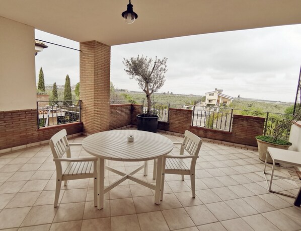 Superior Double Room, Garden View | Terrace/patio
