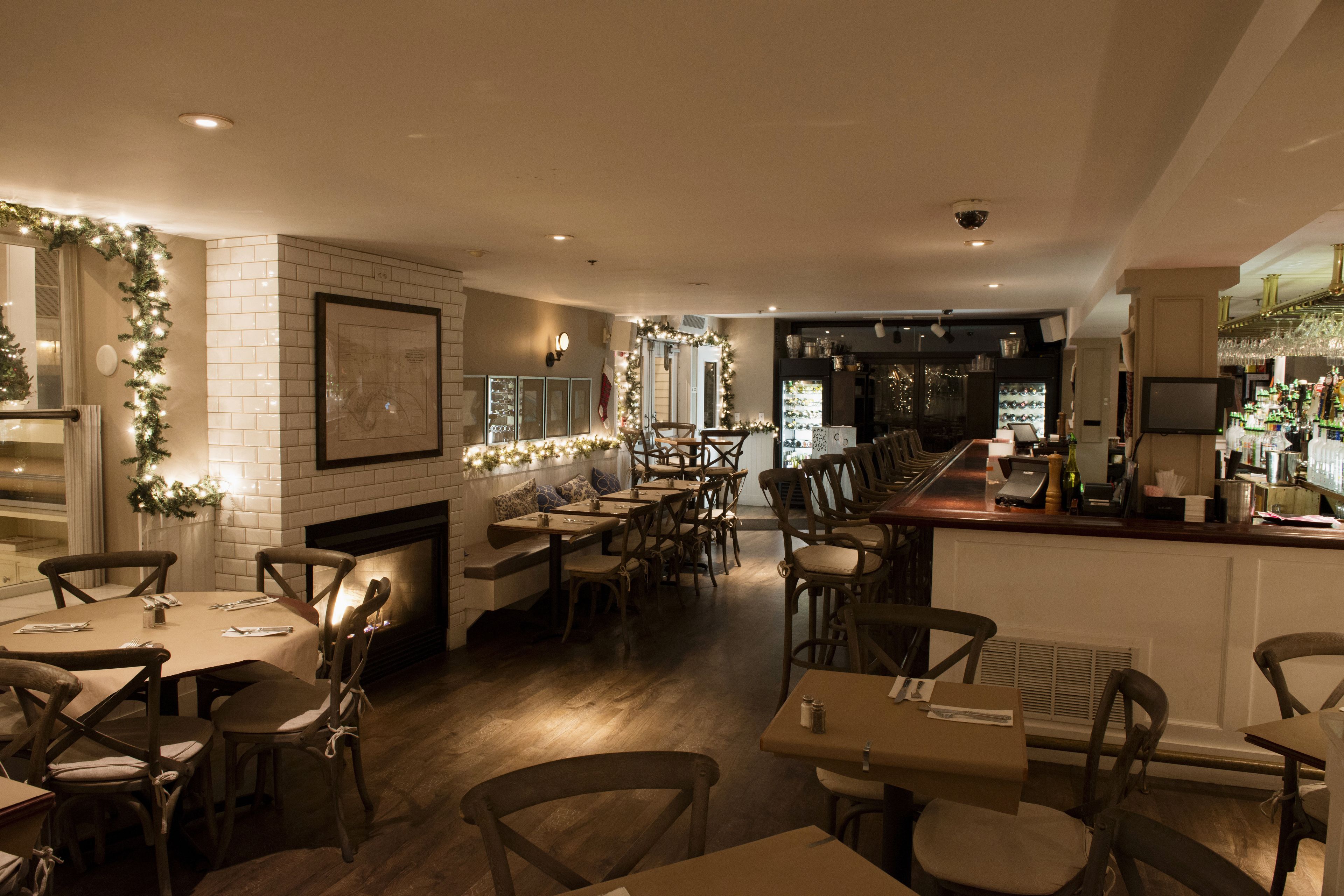 3 bars/lounges, poolside bar