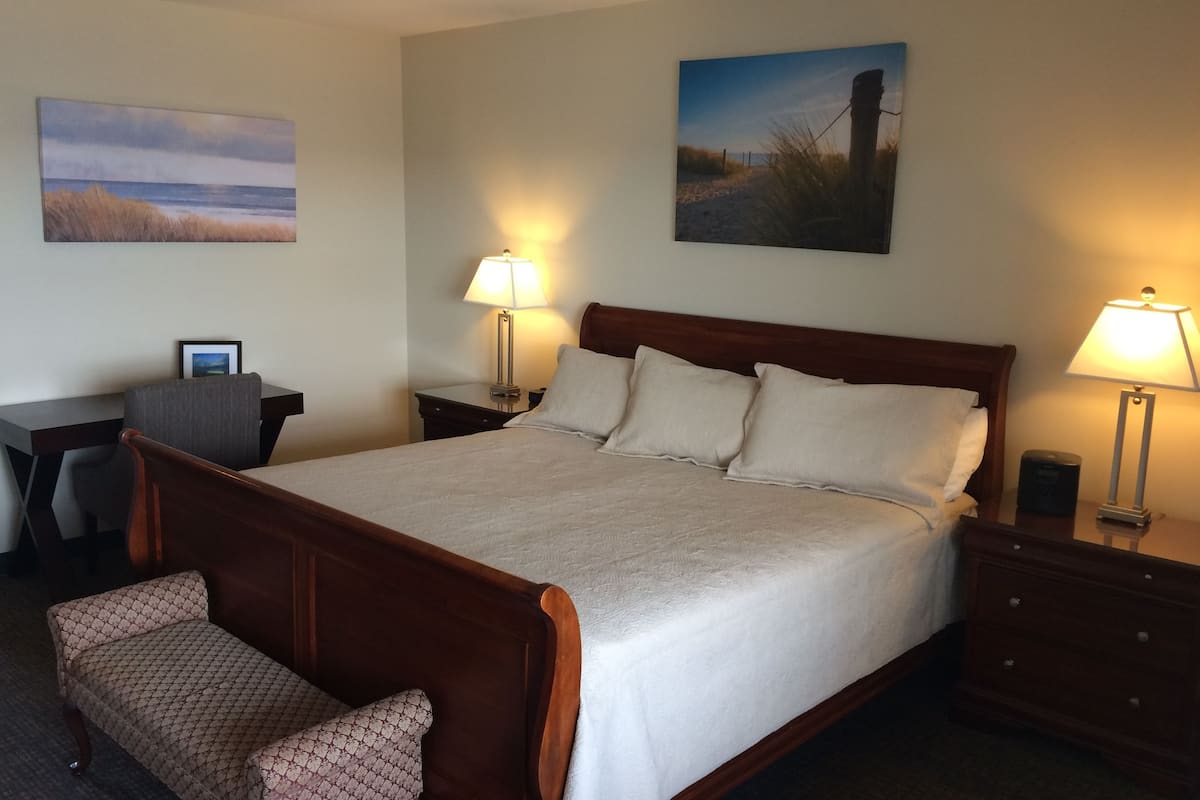 deluxe room, 1 king bed, kitchenette, ocean view | iron/ironing board, free wifi