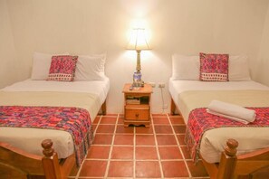 Down duvets, individually decorated, individually furnished, free WiFi - El Carmen Suites (Antigua Guatemala)