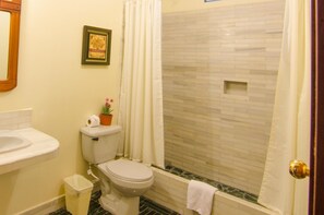 Douche, articles de toilette gratuits, serviettes fournies