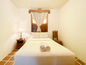 Edredón, decoración personalizada, muebles diferentes y wifi gratis 