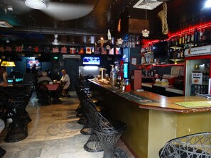 Breakfast, lunch, dinner served; international cuisine - The Southern Cross Hotel (Manila)