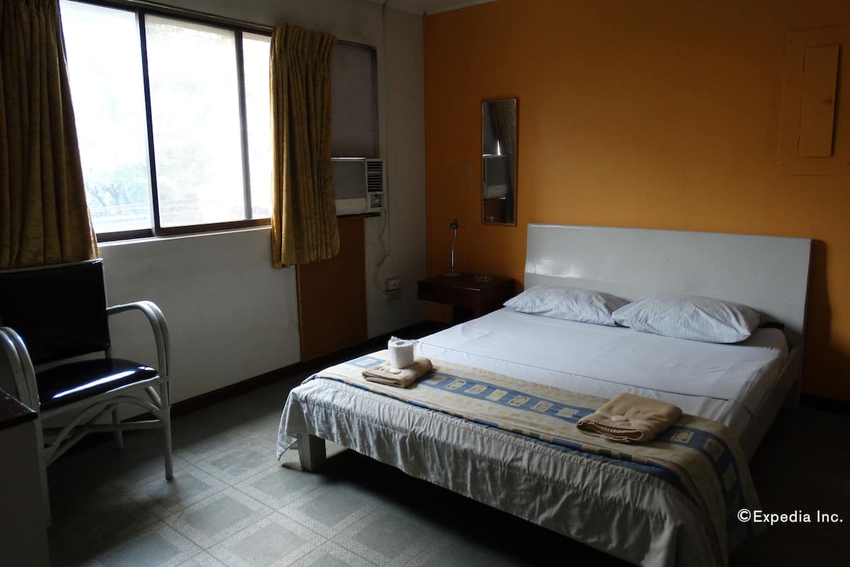 标准房, 1 张双人床, 私人浴室 (With Window) | 迷你吧、客房内保险箱、办公桌、折叠床/加床（额外收费）