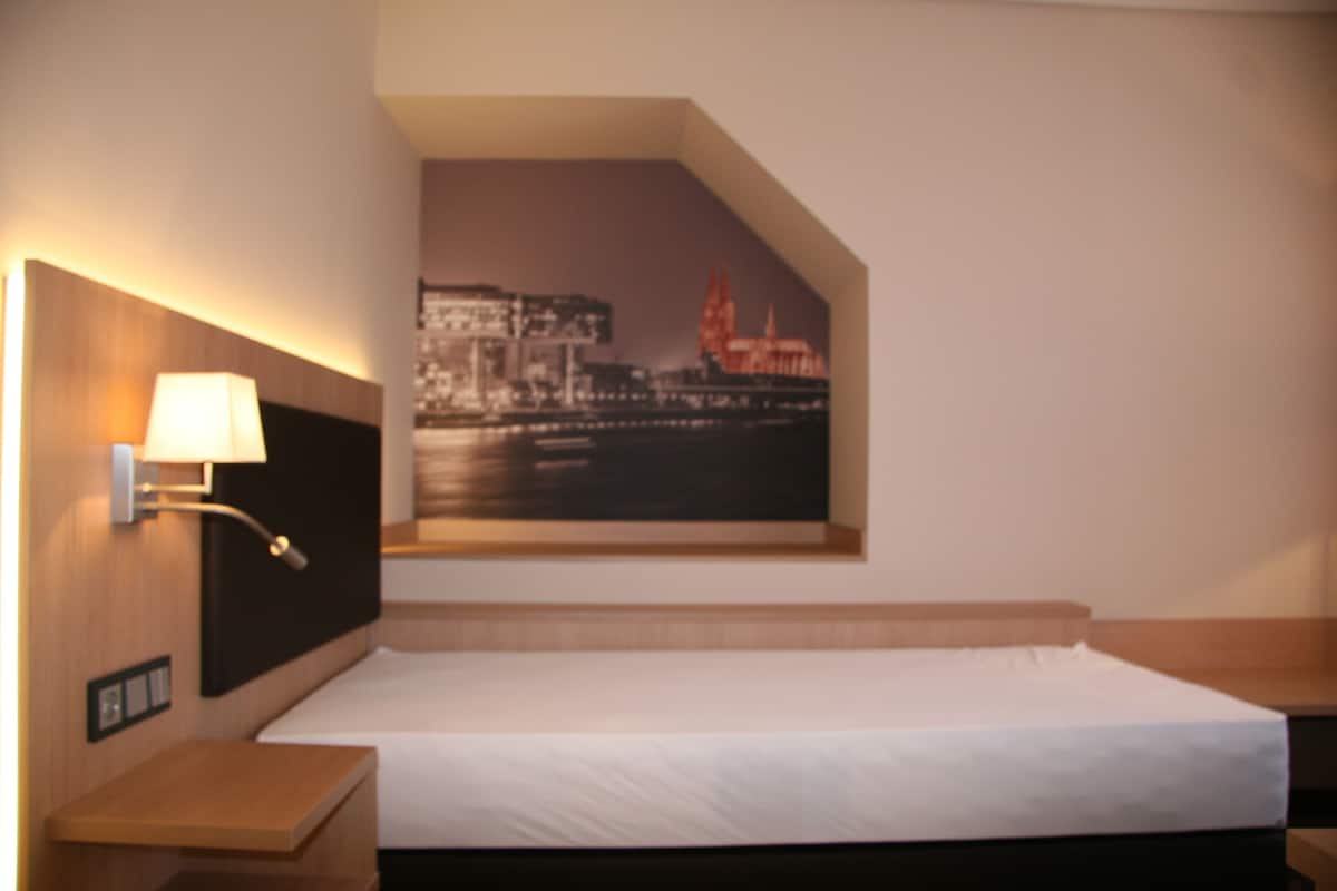 Minibar, in-room safe, desk, soundproofing