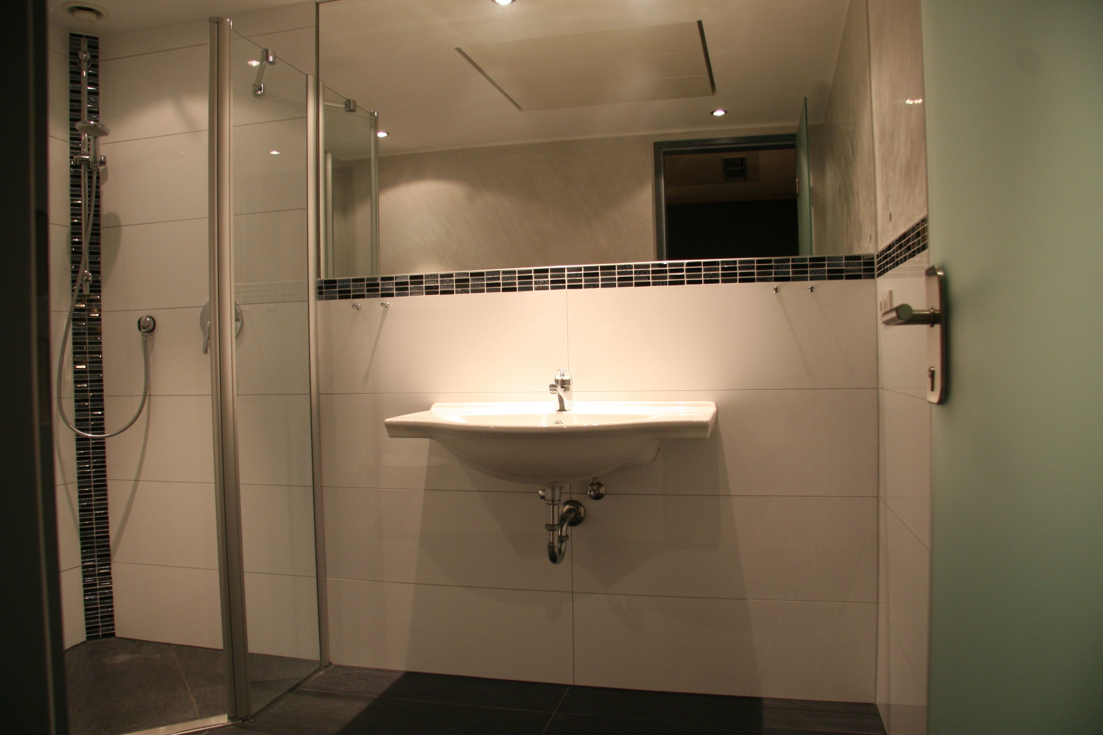 triple room (with shower) | bathroom | shower, hair dryer, towels