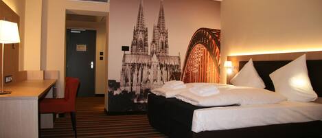 Quarto triplo (with shower) | Frigobar, cofres nos quartos, escrivaninha, quartos à prova de som