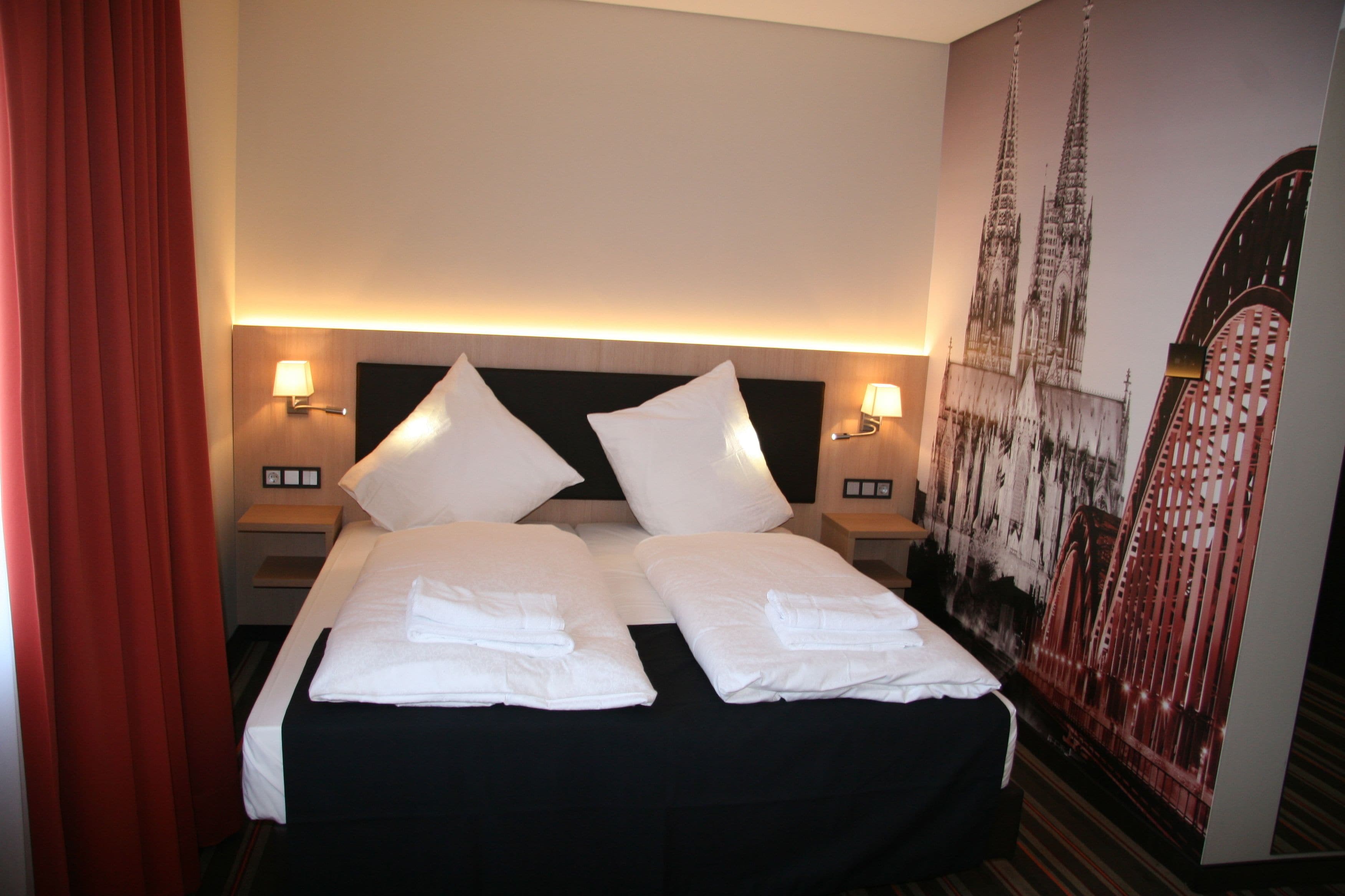 deluxe studio, 1 double bed | minibar, in-room safe, desk, soundproofing