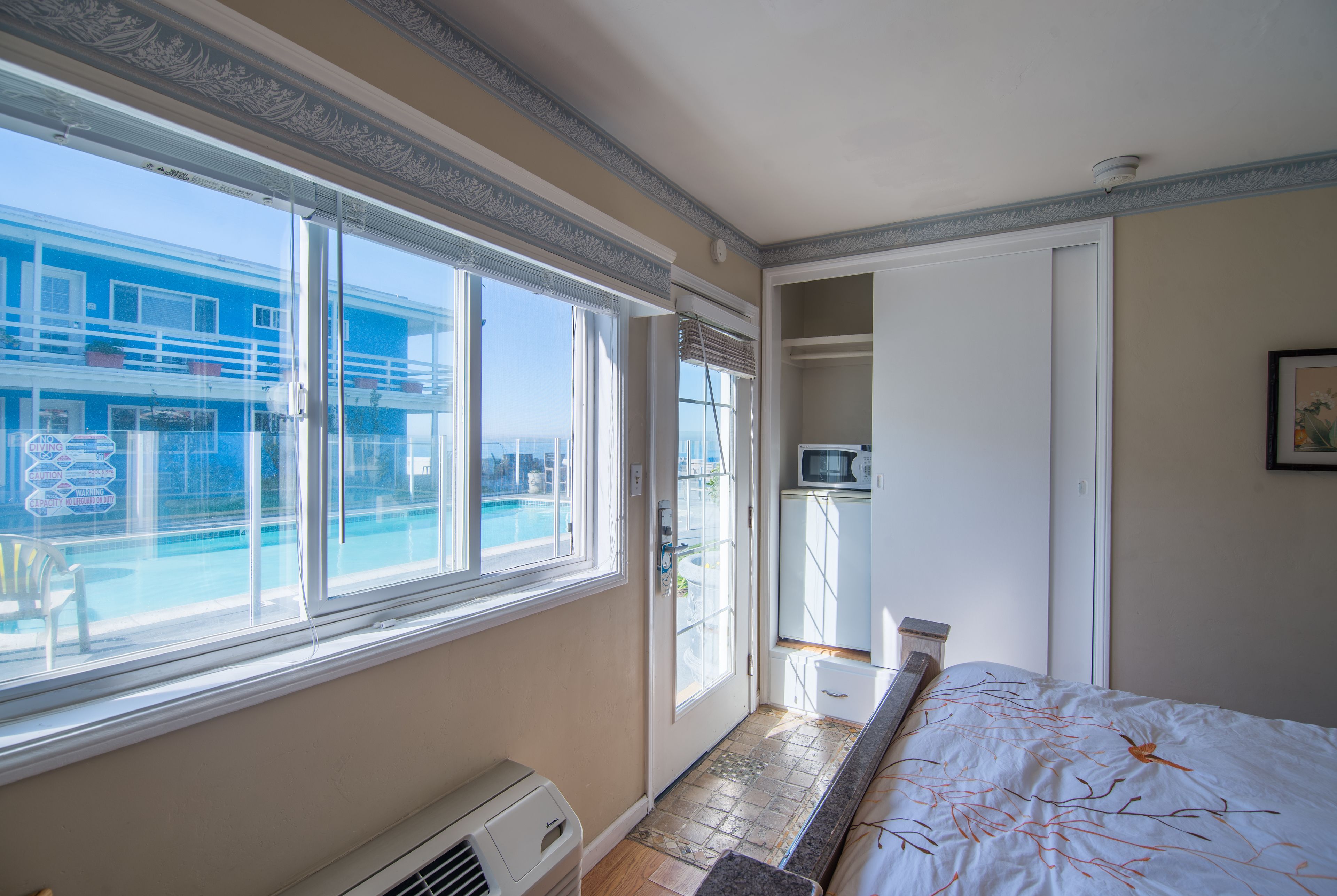 standard room, 1 queen bed, pool view | hypo-allergenic bedding, down duvets, individually decorated