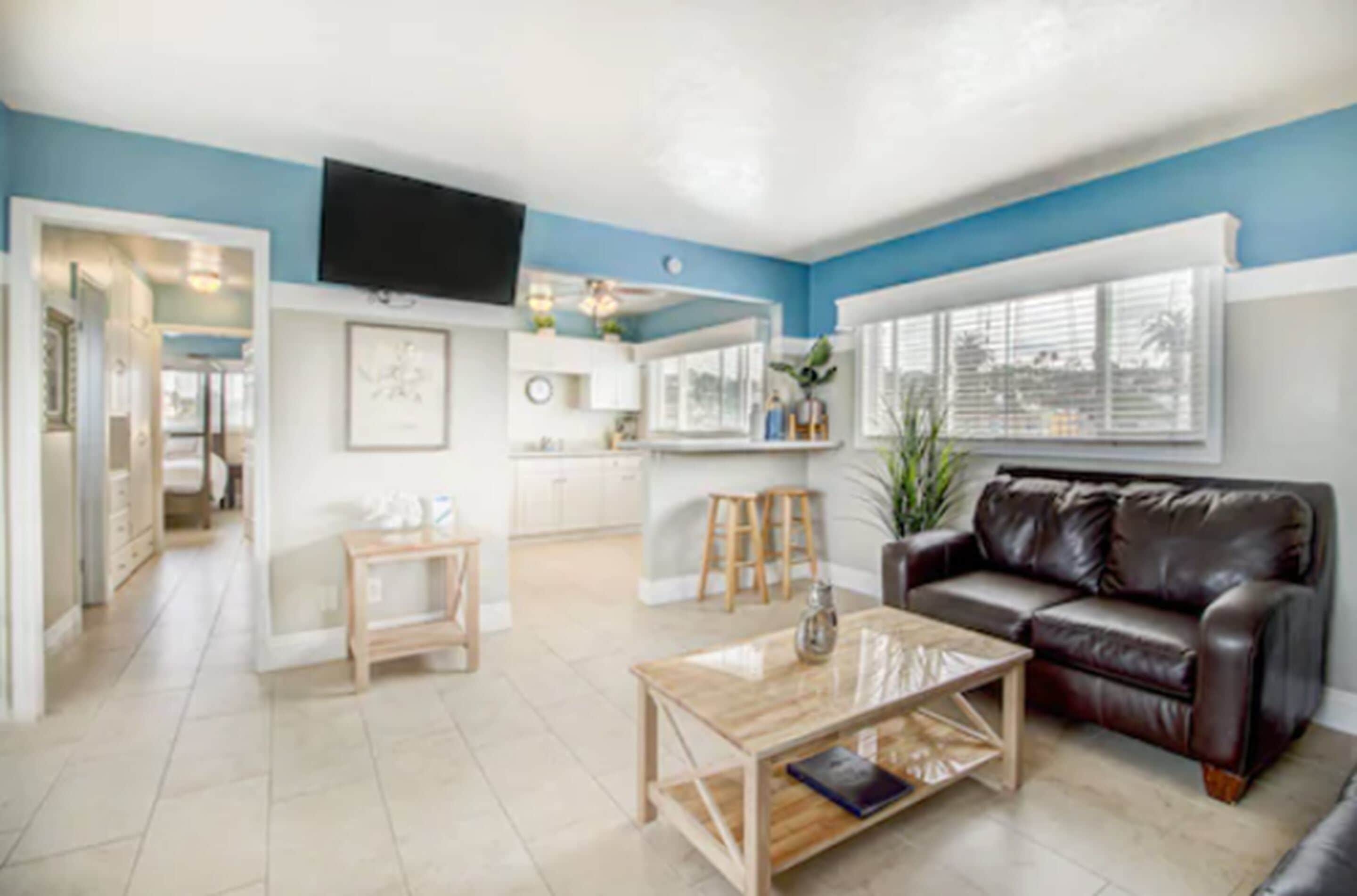 suite, 2 bedrooms, kitchen | living area | flat-screen tv