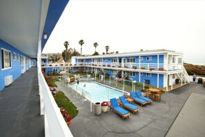 Standard Room, 1 Queen Bed, Pool View | Balcony view