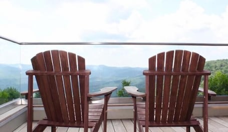 Balcony. Amicalola Falls State Park & Lodge