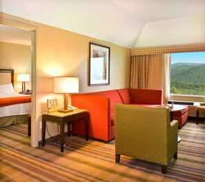 Premium bedding, in-room safe, iron/ironing board - Amicalola Falls State Park & Lodge (Dawsonville)