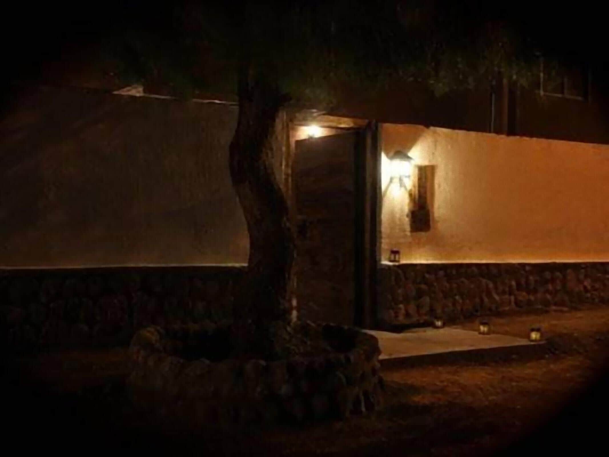 Shower, free toiletries, hair dryer