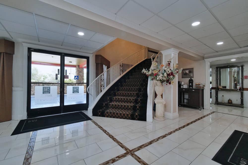 Red Lion Inn & Suites Auburn
