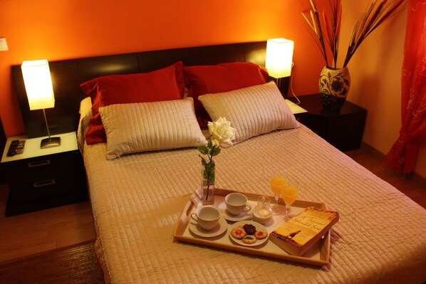 Superior Double Room | Down comforters, individually decorated, individually furnished - Al-mudawar (Almodovar del Rio)