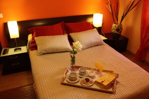 Superior Double Room | Down comforters, individually decorated, individually furnished - Al-mudawar (Almodovar del Rio)