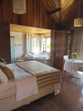 Loft | Minibar, cortinas opacas, wifi gratis y ropa de cama. Pousada Mon Desir