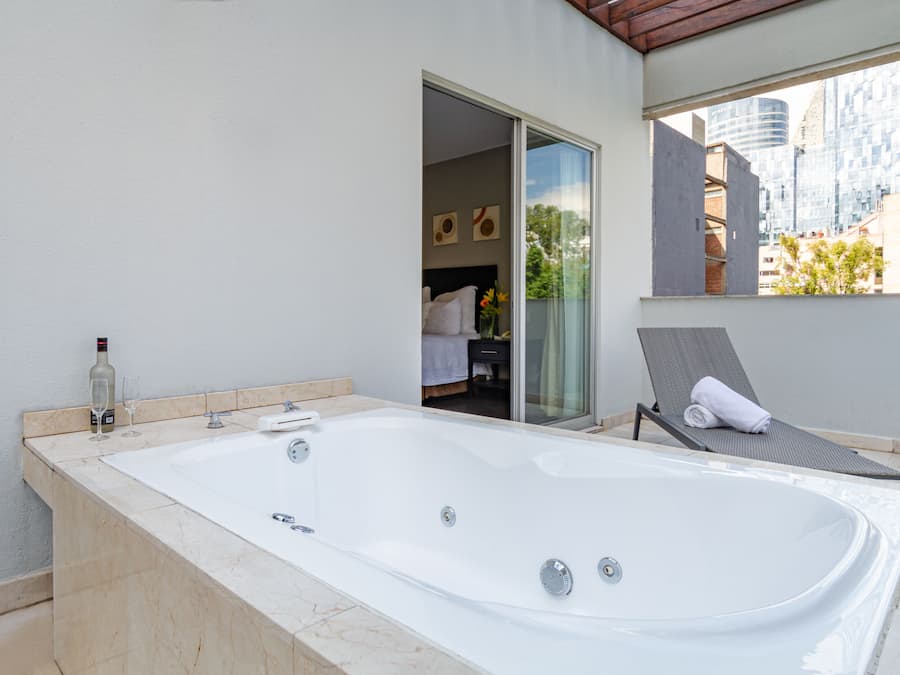 Àtic, 2 dormitoris, banyera d'hidromassatge | Terrassa o pati