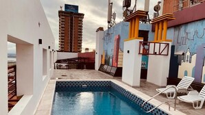Outdoor pool, a rooftop pool - Gran Hotel Parana (Asunción)