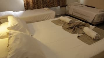 Family Quadruple Room | Desk, free WiFi, bed sheets