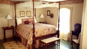 Rose Room | Premium bedding, iron/ironing board, free WiFi, bed sheets