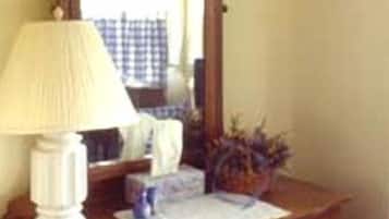 Cottage Room | Ropa de cama de alta calidad y tabla de planchar con plancha