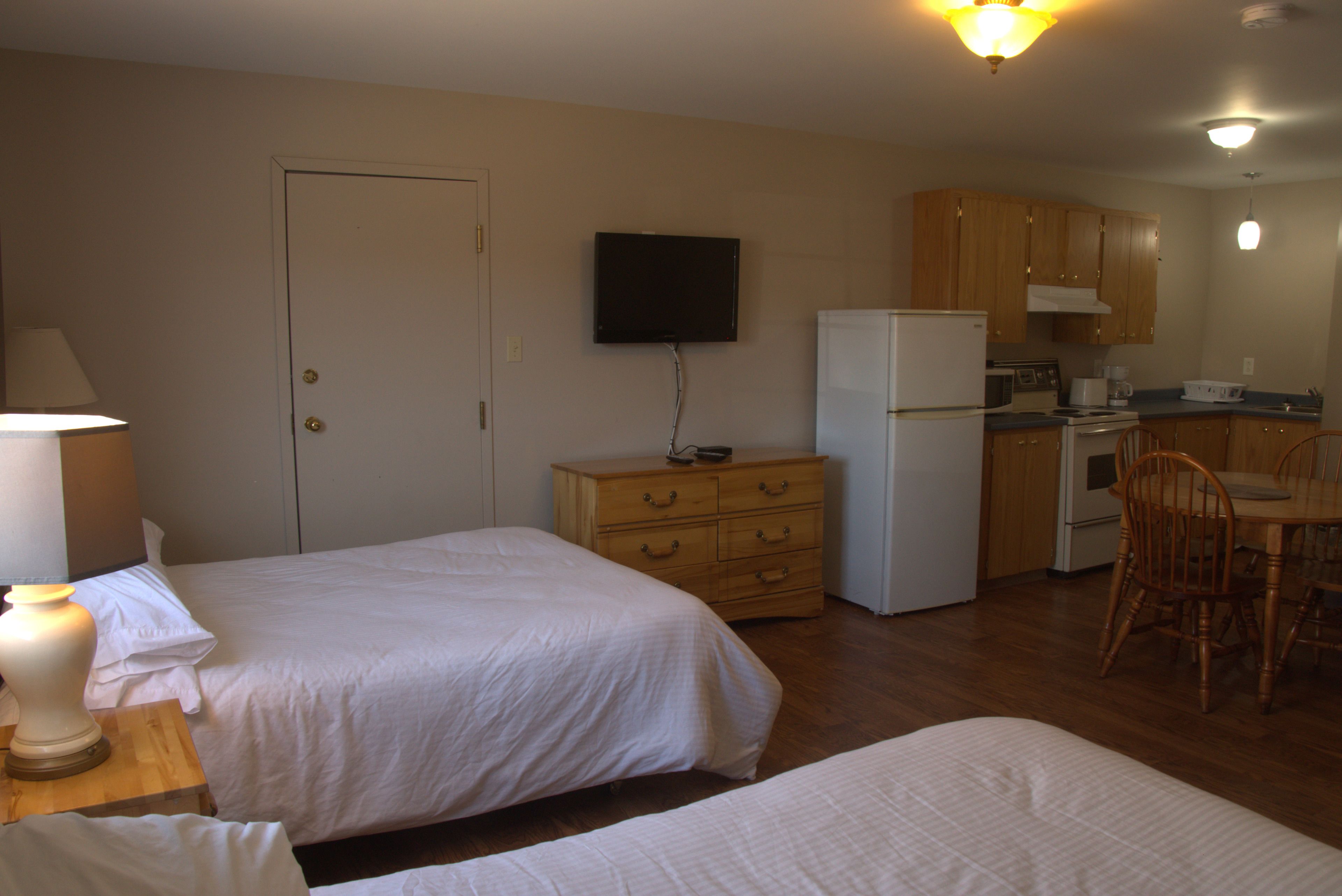 Suite, Kochnische | Schreibtisch, schallisolierte Zimmer, kostenloses WLAN, Bettwäsche