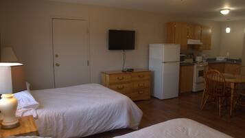 Suite, Kochnische | Schreibtisch, schallisolierte Zimmer, kostenloses WLAN, Bettwäsche