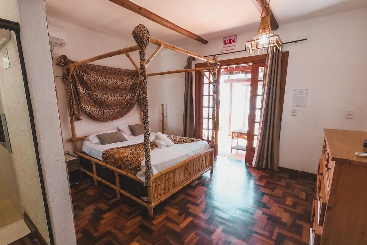1 habitación, minibar y espacio para trabajar con laptop