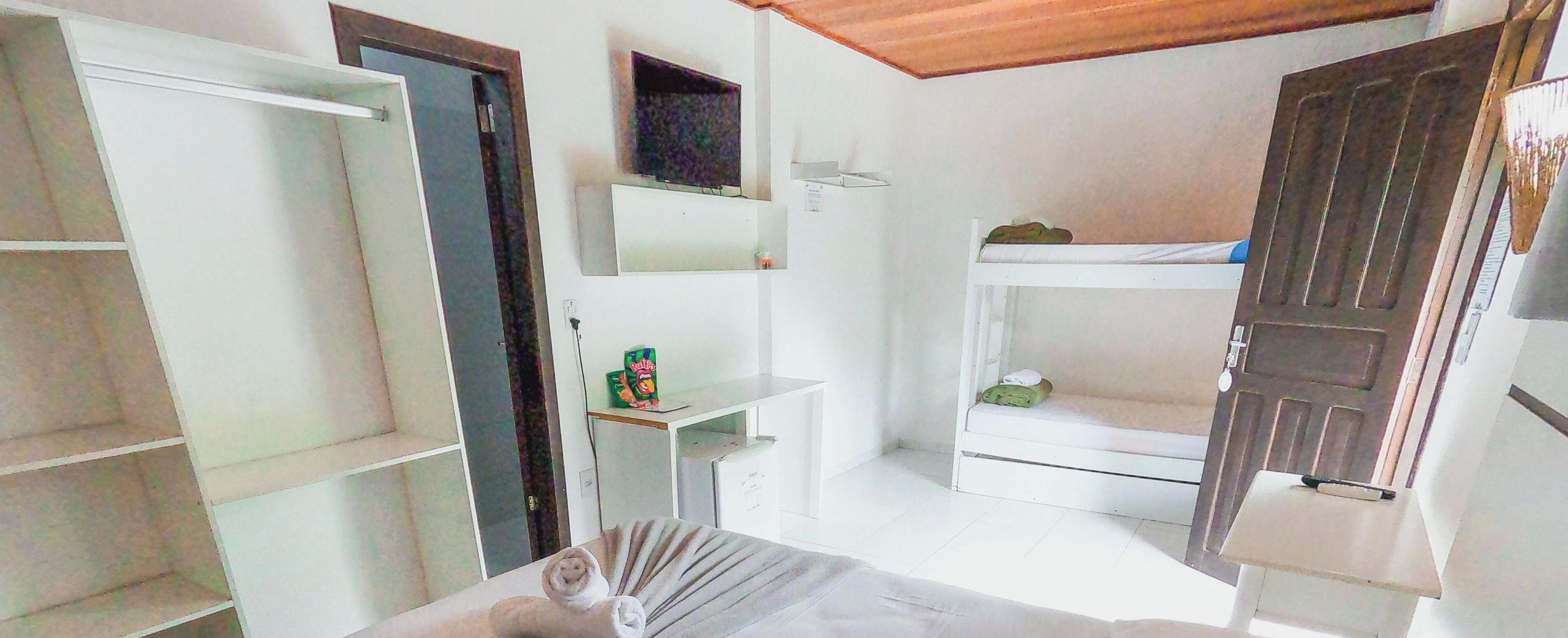1 habitación, minibar y muebles diferentes 