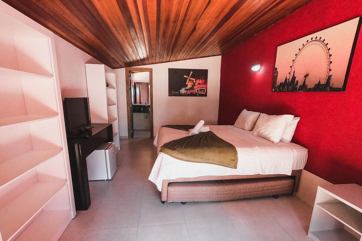 1 habitación, minibar y espacio para trabajar con laptop