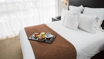 Penthouse | In-room safe, individually decorated, individually furnished, desk