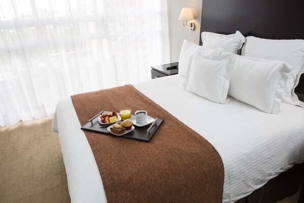 Loftsleilighet | Safe på rommet, individuelt dekorert, individuelt innredet og skrivebord