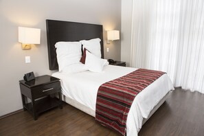 Standard Suite | In-room safe, individually furnished, desk, laptop workspace - Suites Ganges (Mexico City)